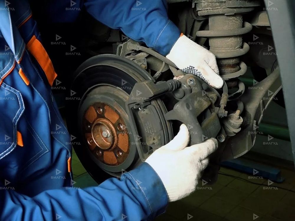 Замена тормозных колодок Audi R8 Замена тормозных колодок Audi R8