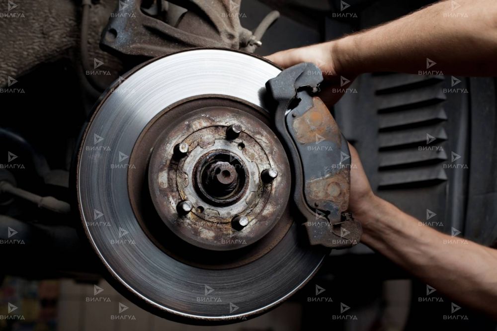 Замена задних тормозных колодок KIA Soul Замена задних тормозных колодок KIA Soul