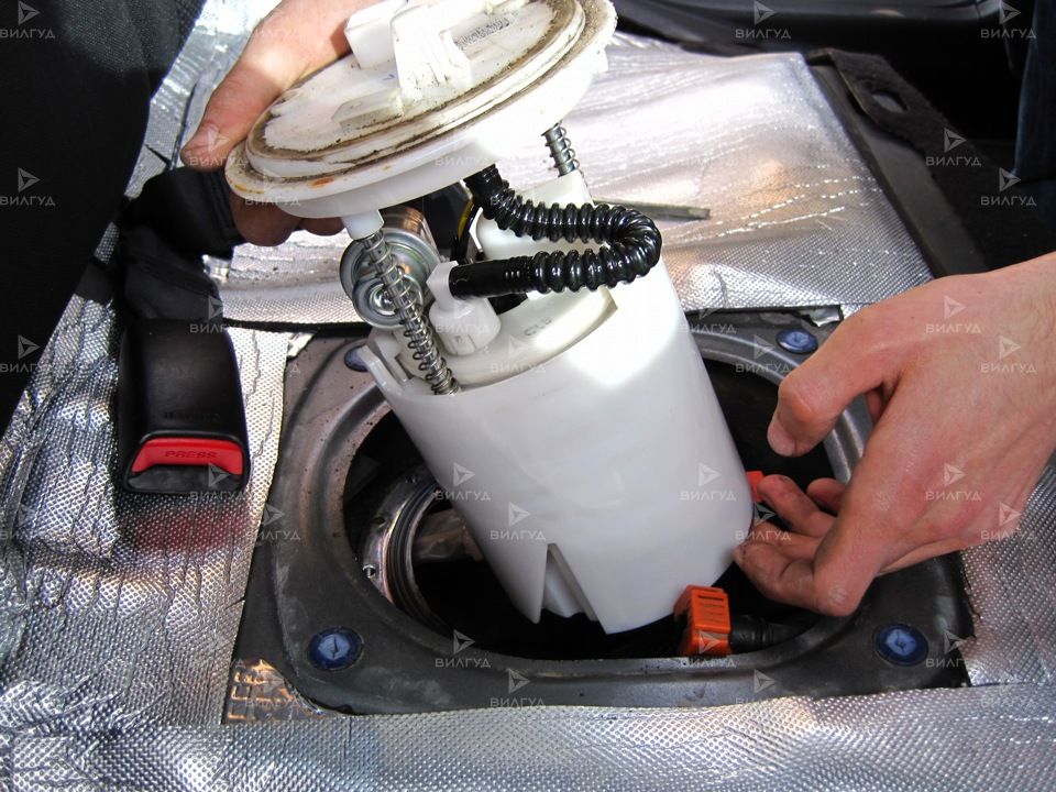 Замена топливного фильтра Nissan 350Z Замена топливного фильтра Nissan 350Z
