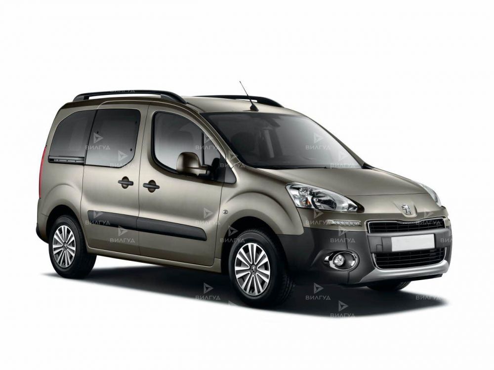 Замена лампы стоп сигнала Peugeot Partner